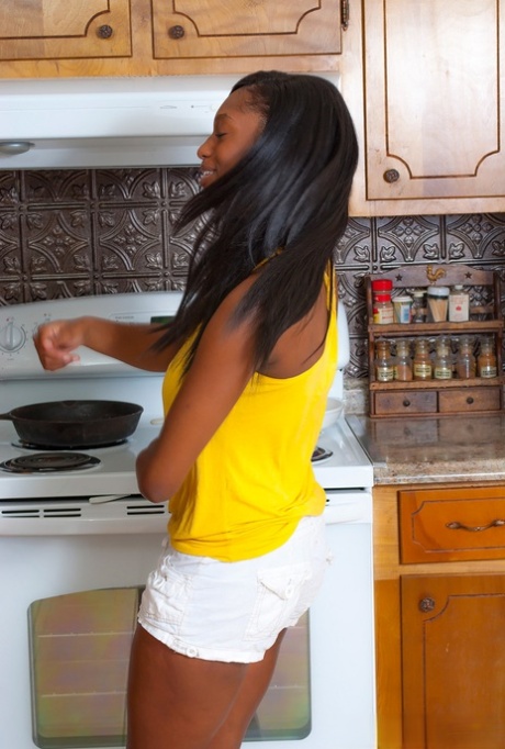 ebony bent over free nude gallery