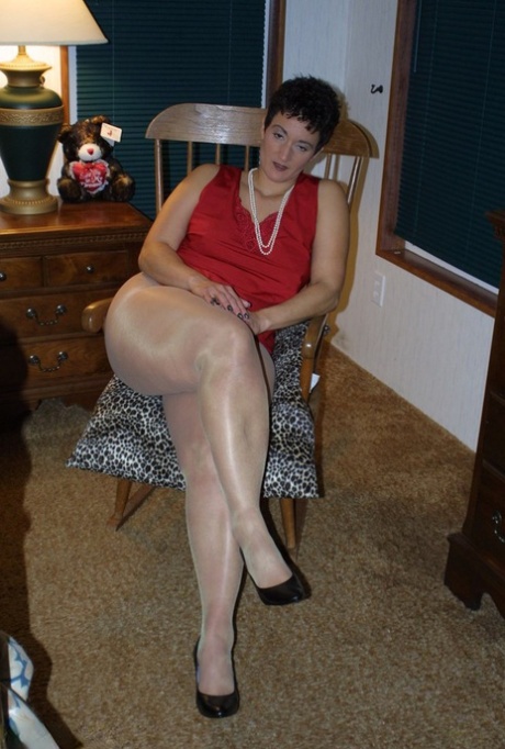 chubby legs sexy nude images