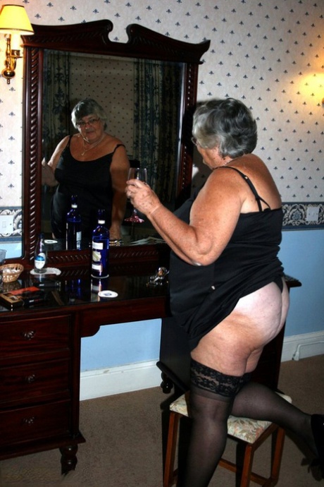 granny upskirt nudes galleries