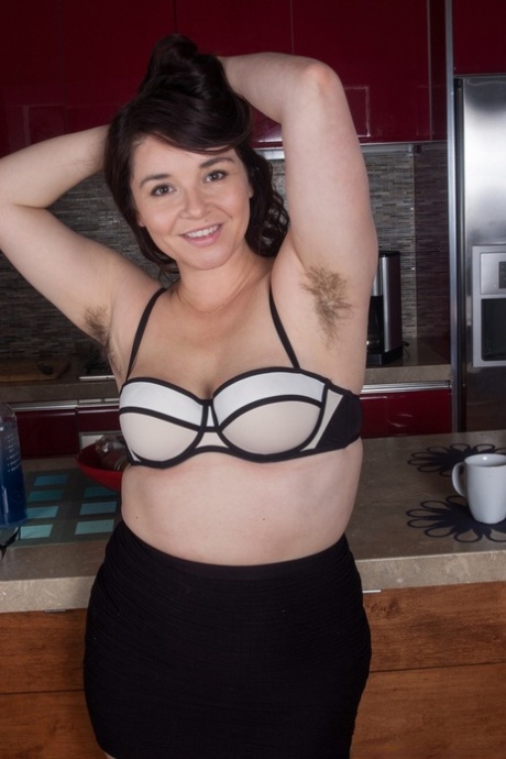 Maxine Holloway hd model pic