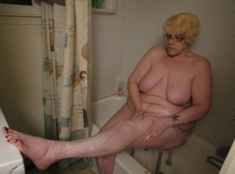 shaved granny porn img