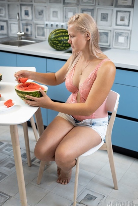 curvy teen exclusive gallery