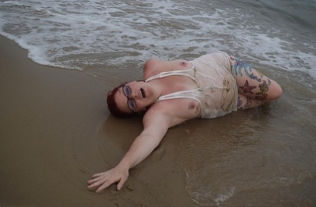 mature wet pussy art naked picture