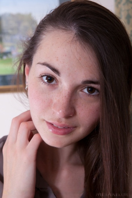 skinny brunette teen hd pic