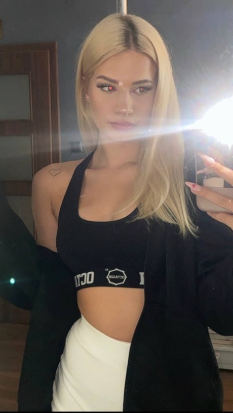 blonde selfie nude galleries