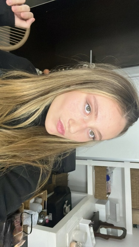 blonde selfie beautiful xxx photo