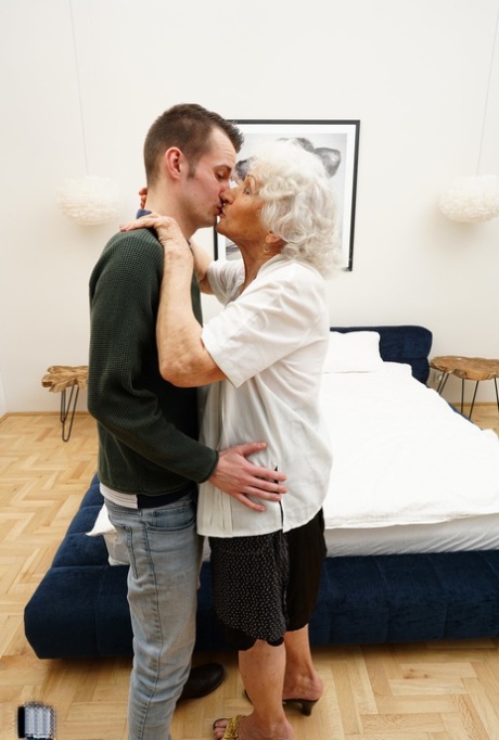 granny kissing art porn picture