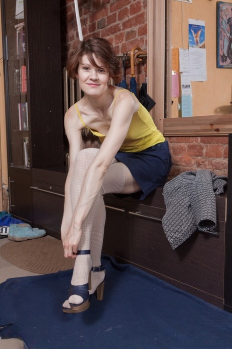 teen skirt art nude pics