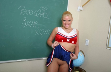 cheerleader upskirt sexy nudes pics