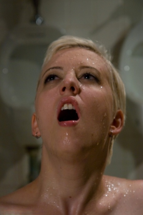 teen pissen erotische perfekte galerie