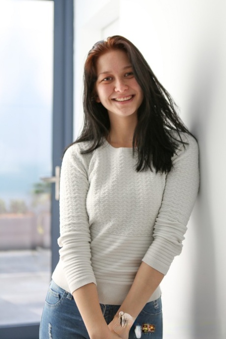 Lulu Reynolds model art galleries