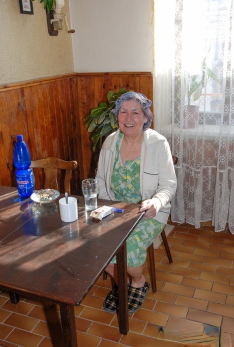 tetas de abuela vieja perfecto exclusivo imagen