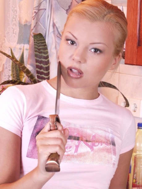 Samantha Stiles hot actress pic
