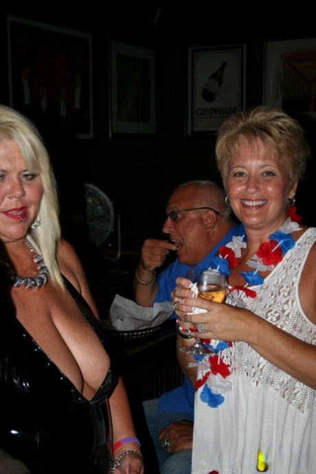 ragazza con grandi tette nudi caldi galleria
