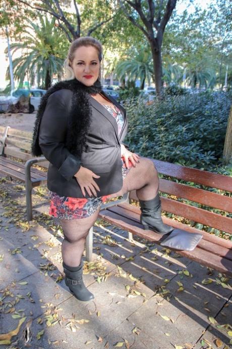 dicke Frau im Freien kostenlose exklusive bild