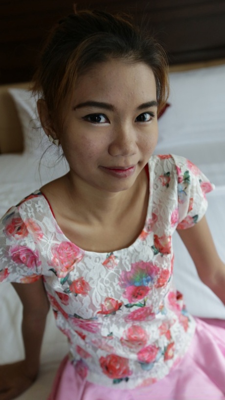 小小亚洲人 裸 畫廊