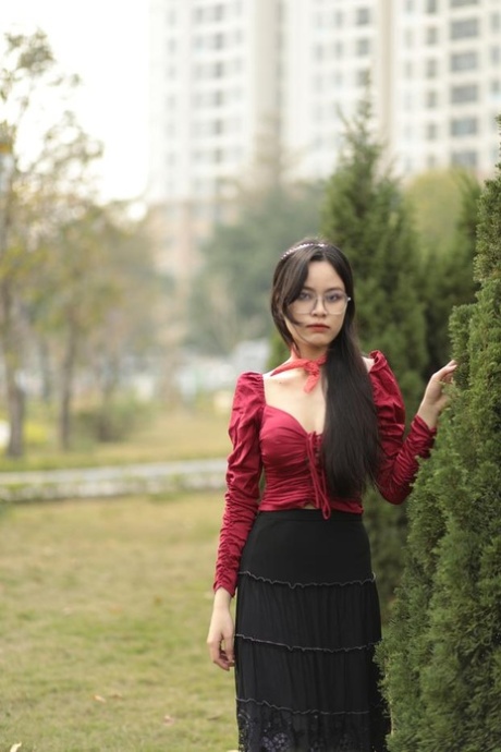 asian glasses nudes pic