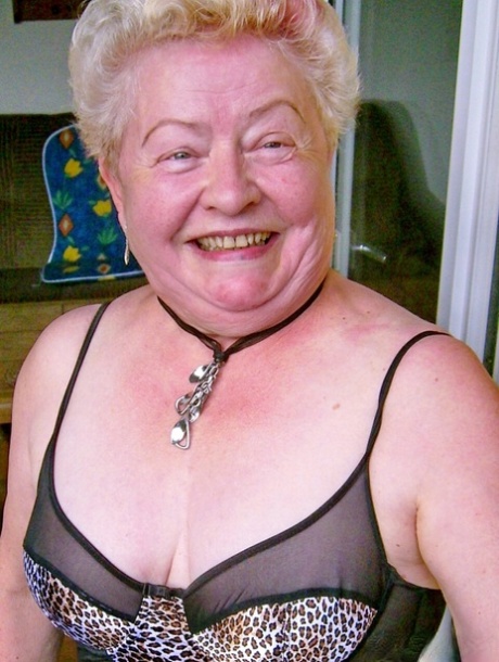 chubby granny art nude archive