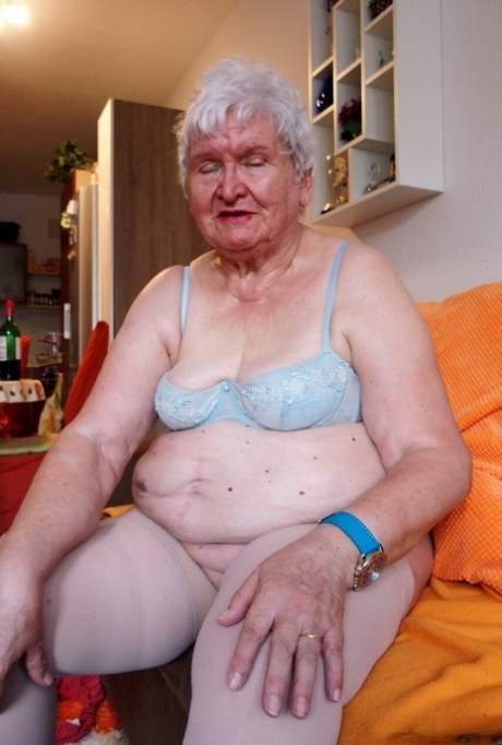 chubby granny beautiful naked pic