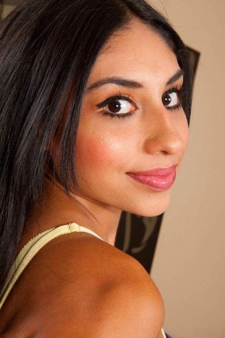 skinny brunette teen pornos pictures